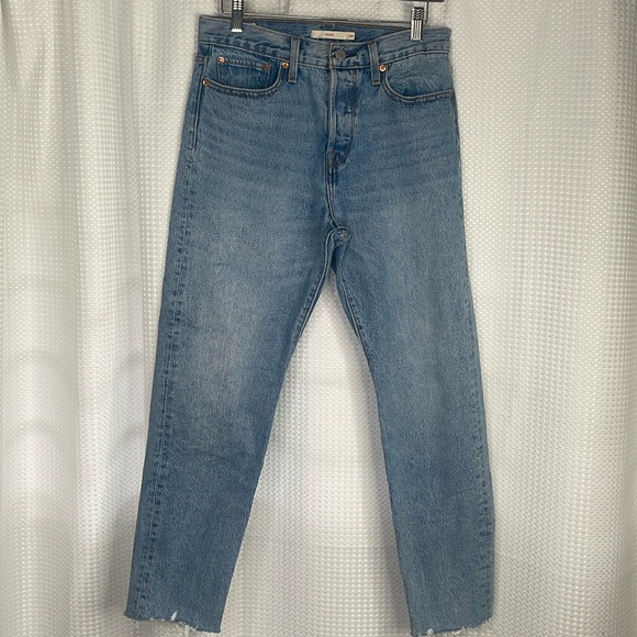 Levis Straight Leg Wedgie Jeans Raw Hem Button Fly Sz 28 - Picture 3 of 12